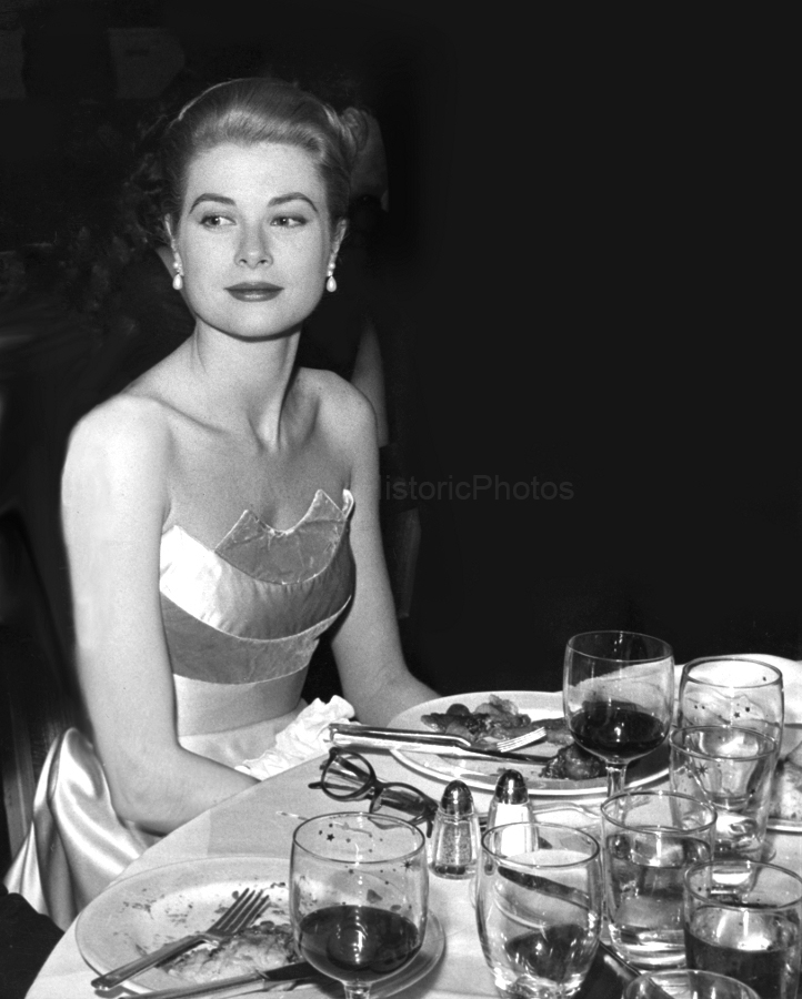 Grace Kelly 1955 WM.jpg